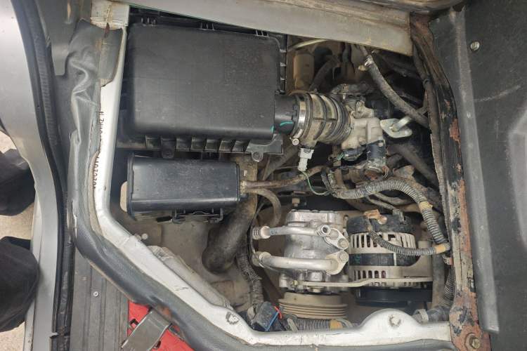Used Wuling Zhiguang 2010 1.0L New Edition Practical Version with Extended Body L2Y Engine Bay Right