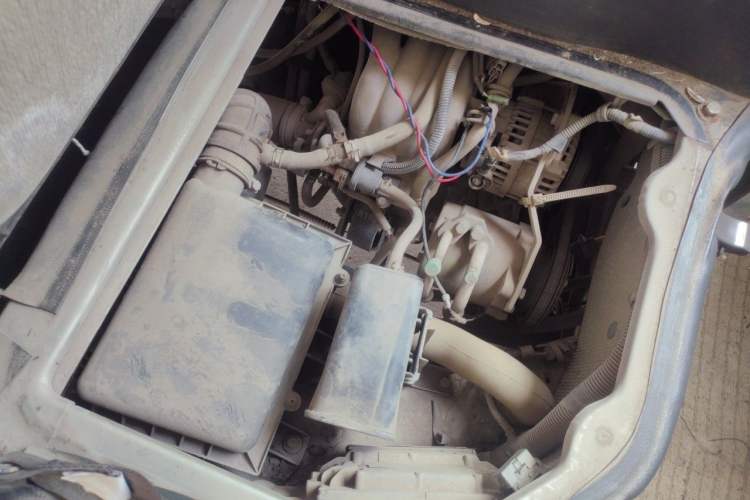Used Wuling Zhiguang 2010 1.0L Base Version Engine Bay Right