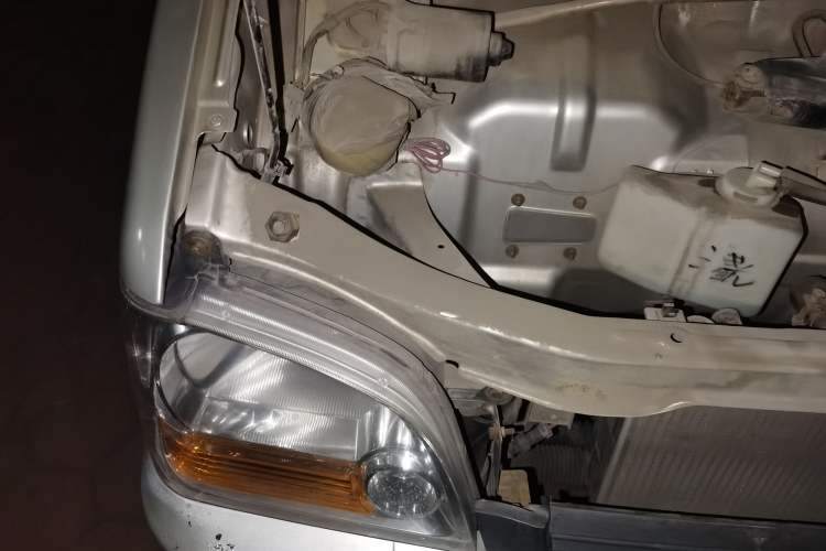 Used Wuling Zhiguang 2010 1.0L Liye Edition Engine Bay Right