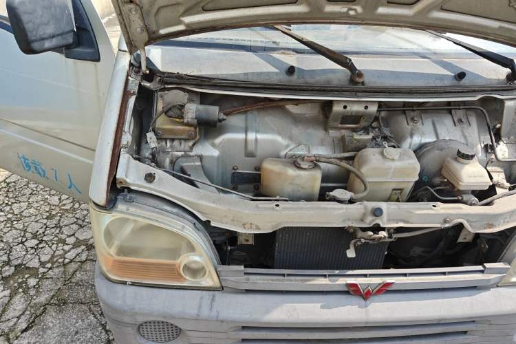 Used Wuling Zhiguang 2010 1.0L Base Version Engine Bay Right