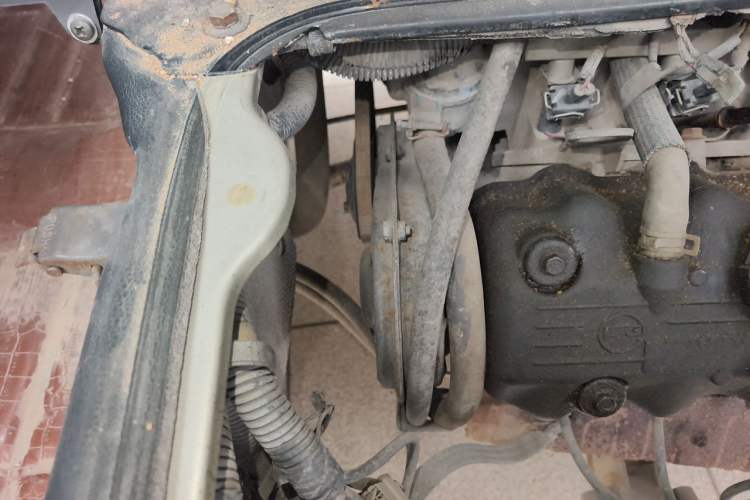 Used Wuling Zhiguang 2010 1.0L Base Version Engine Bay Right