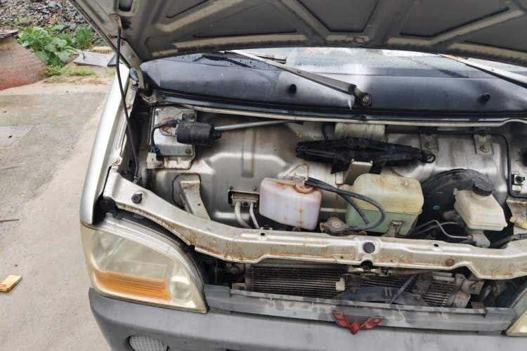 Used Wuling Zhiguang 2010 1.0L Base Version Engine Bay Right