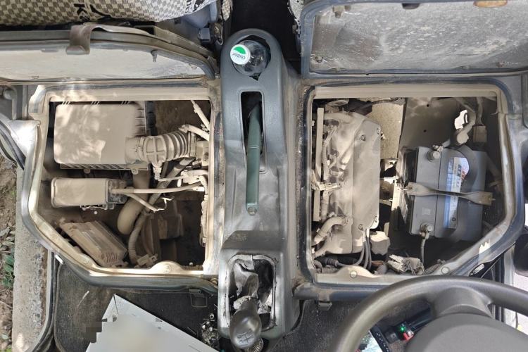 Used Wuling Zhiguang 2010 1.0L New Version Practical Short-Body L2Y Engine Bay