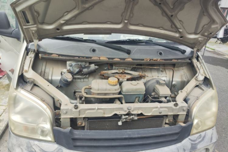Used Wuling Zhiguang 2010 1.0L New Version Practical Short-Body L2Y Engine Bay