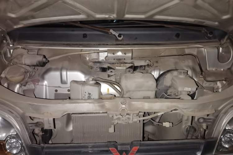 Used Wuling Zhiguang 2010 1.0L Liye Edition Engine Bay