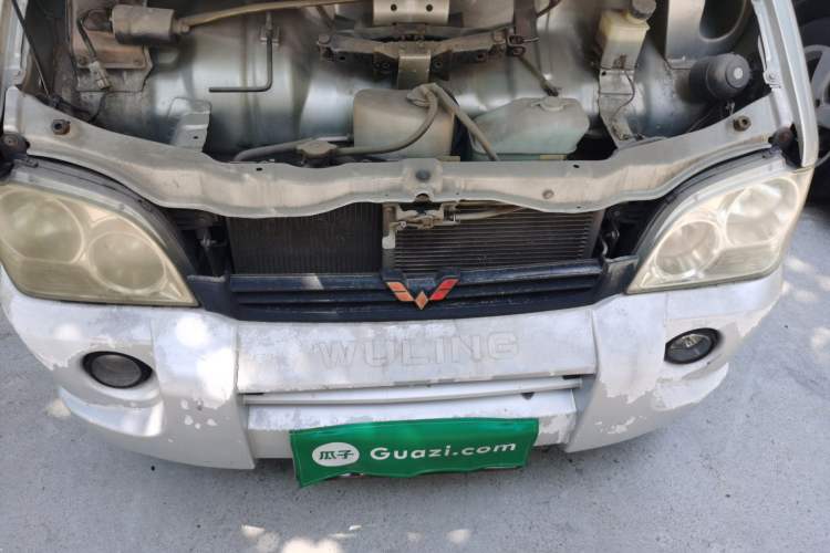 Used Wuling Zhiguang 2010 1.0L Liye Edition Engine Bay