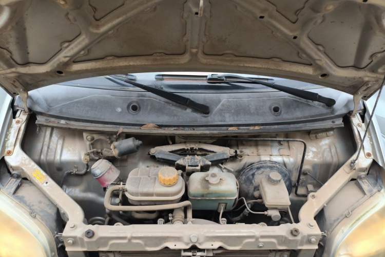 Used Wuling Zhiguang 2010 1.0L New Version Practical Short-Body L2Y Engine Bay