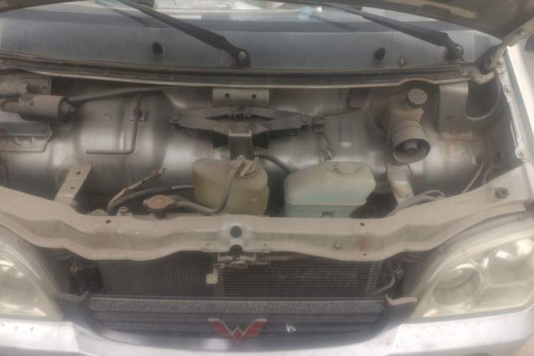 Used Wuling Zhiguang 2010 1.0L Liye Edition Engine Bay
