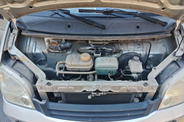 Used Wuling Zhiguang 2010 1.0L New Version Practical Short-Body L2Y Engine Bay