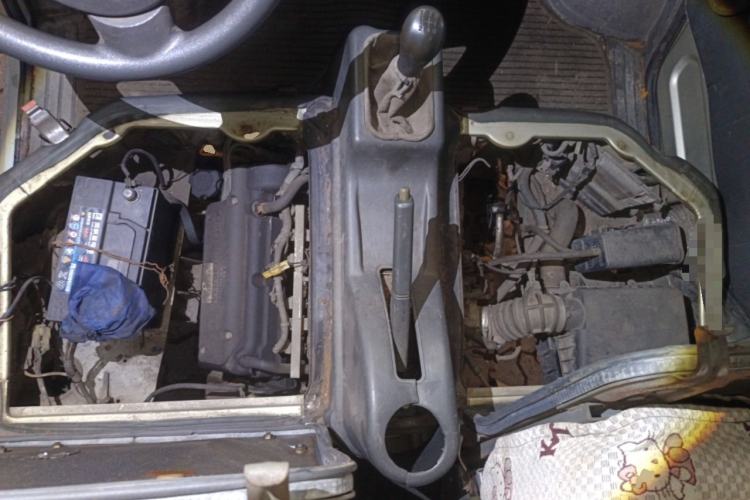 Used Wuling Zhiguang 2010 1.1L New Edition Practical Short-Body LXA Engine Bay