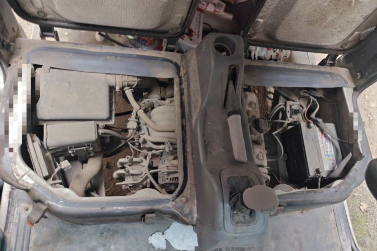 Used Wuling Zhiguang 2010 1.0L Base Version Engine Bay