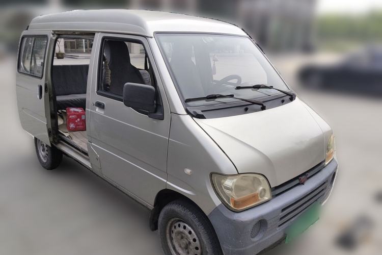 Used Wuling Zhiguang 2010 1.0L New Version Liye Style with Shorter Body Front Right 45 Deg