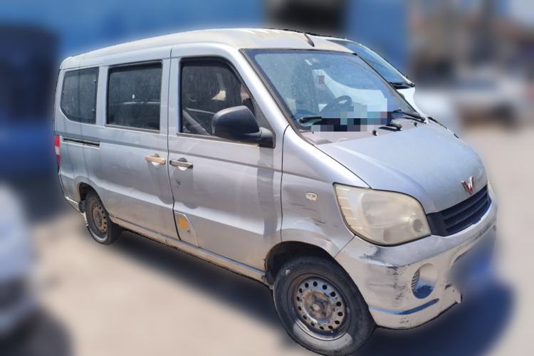 Used Wuling Zhiguang 2010 1.0L New Version Practical Short-Body L2Y Front Right 45 Deg