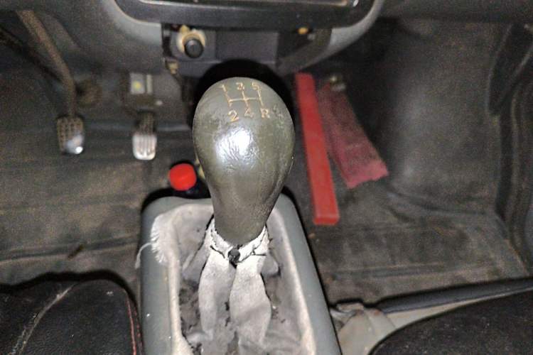 Used Wuling Zhiguang 2010 1.0L New Version Practical Short-Body L2Y Gear Lever