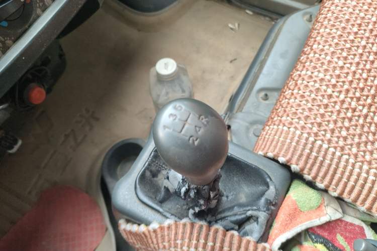 Used Wuling Zhiguang 2010 1.0L New Version Practical Short-Body L2Y Gear Lever
