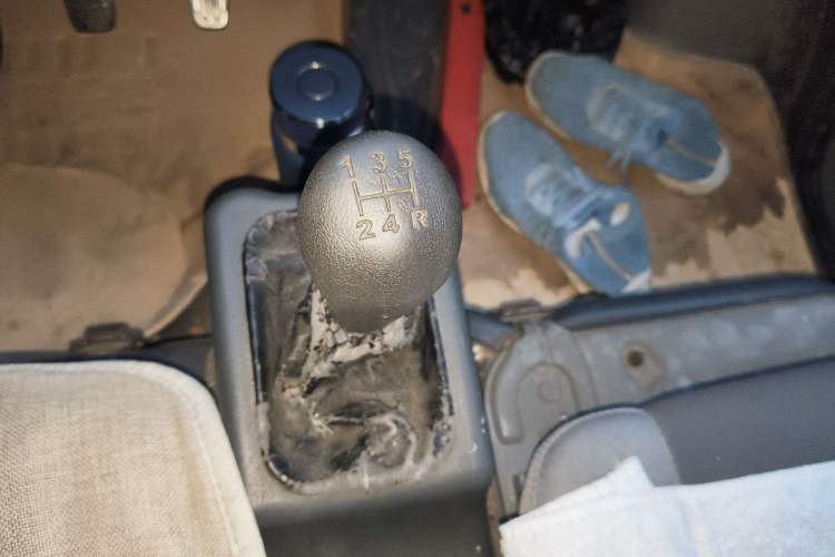 Used Wuling Zhiguang 2010 1.0L New Version Practical Short-Body L2Y Gear Lever