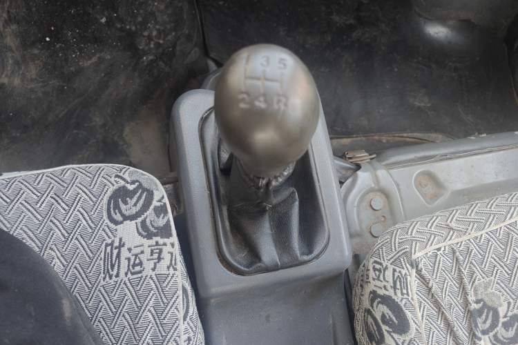 Used Wuling Zhiguang 2010 1.0L New Version Practical Short-Body L2Y Gear Lever