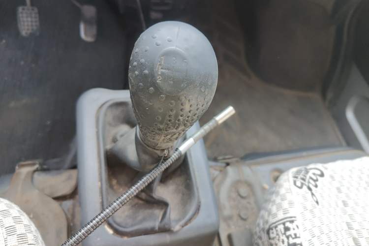 Used Wuling Zhiguang 2010 1.0L New Version Practical Short-Body L2Y Gear Lever