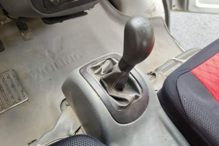Used Wuling Zhiguang 2010 1.0L Liye Edition Gear Lever
