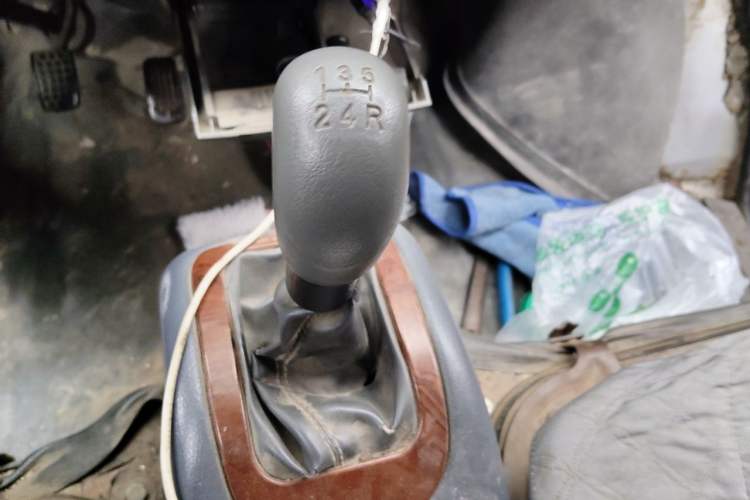 Used Wuling Zhiguang 2010 1.2L New Edition Practical Long-Body LAQ Gear Lever