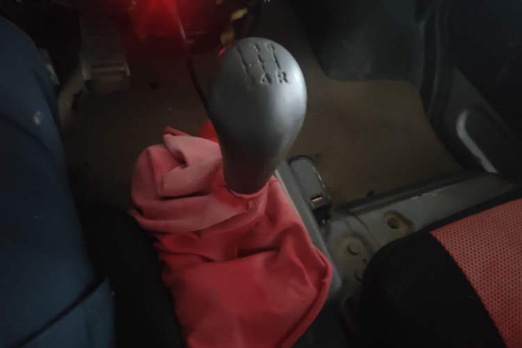Used Wuling Zhiguang 2010 1.0L New Version Practical Short-Body L2Y Gear Lever
