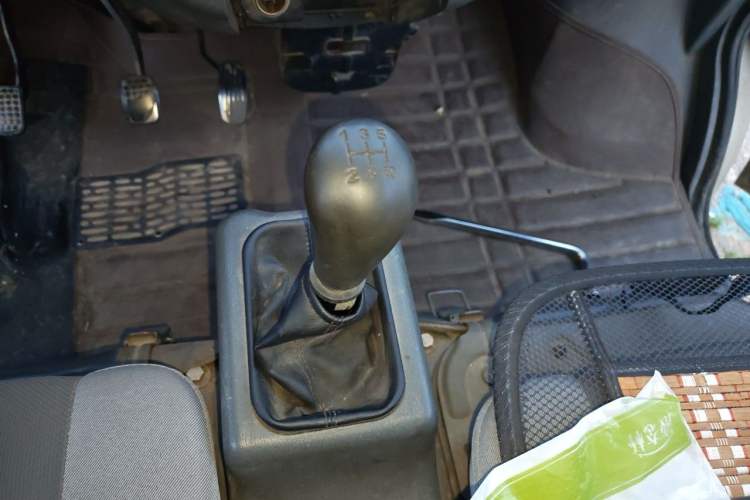 Used Wuling Zhiguang 2010 1.0L New Version Practical Short-Body L2Y Gear Lever