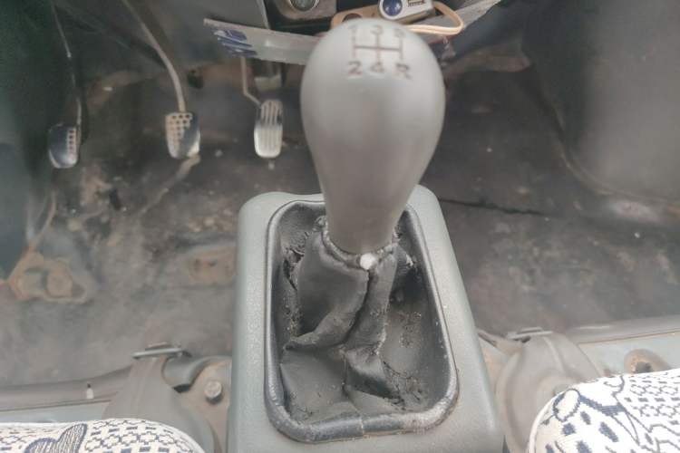 Used Wuling Zhiguang 2010 1.0L New Version Practical Short-Body L2Y Gear Lever
