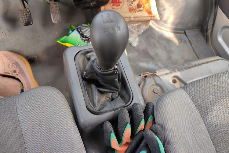Used Wuling Zhiguang 2010 1.1L New Edition Practical Short-Body LXA Gear Lever
