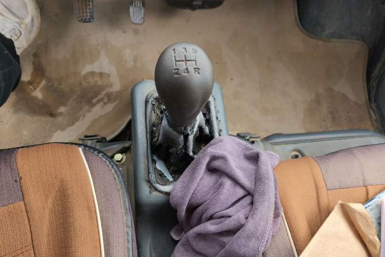 Used Wuling Zhiguang 2010 1.0L New Version Practical Short-Body L2Y Gear Lever