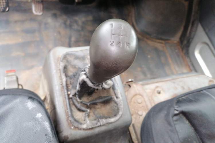 Used Wuling Zhiguang 2010 1.0L New Version Practical Short-Body L2Y Gear Lever