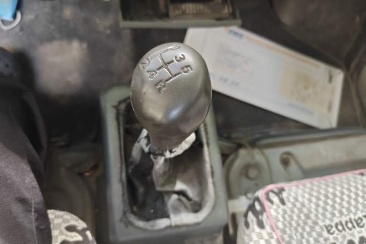 Used Wuling Zhiguang 2010 1.0L New Version Practical Short-Body L2Y Gear Lever
