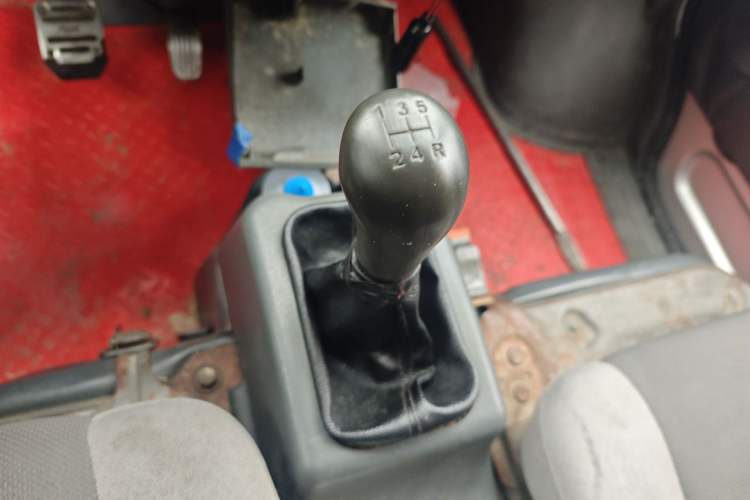 Used Wuling Zhiguang 2010 1.0L New Edition Practical Version with Extended Body L2Y Gear Lever