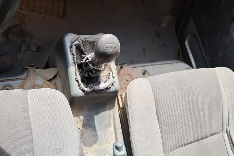Used Wuling Zhiguang 2010 1.0L New Version Practical Short-Body L2Y Gear Lever