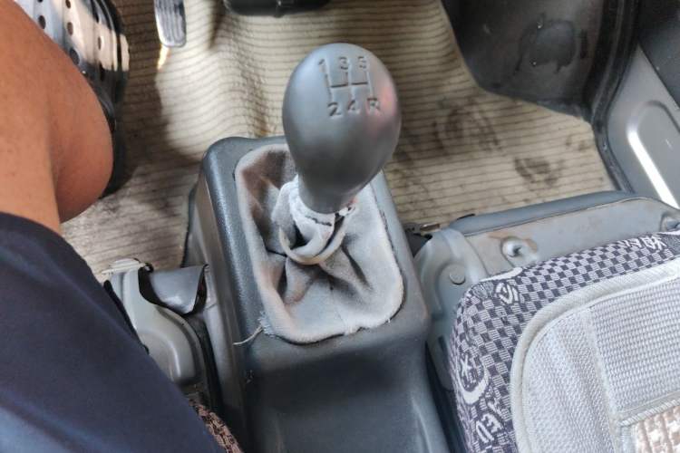 Used Wuling Zhiguang 2010 1.0L New Version Liye Style with Shorter Body Gear Lever
