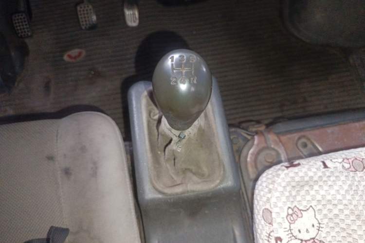 Used Wuling Zhiguang 2010 1.1L New Edition Practical Short-Body LXA Gear Lever