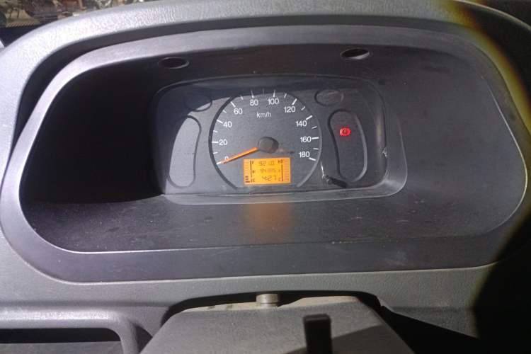 Used Wuling Zhiguang 2010 1.1L New Edition Practical Short-Body LXA Instrument Cluster