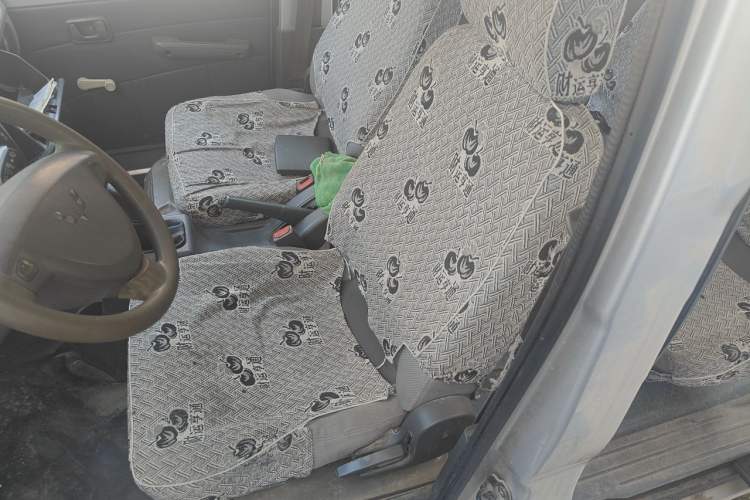 Used Wuling Zhiguang 2010 1.0L New Version Practical Short-Body L2Y Left Front Seat