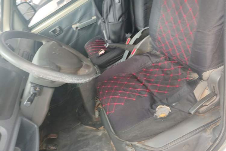 Used Wuling Zhiguang 2010 1.1L New Edition Practical Short-Body LXA Left Front Seat