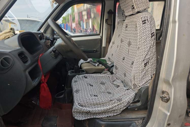 Used Wuling Zhiguang 2010 1.2L New Edition Practical Long-Body LAQ Left Front Seat