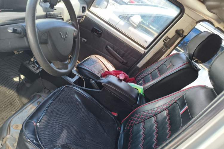 Used Wuling Zhiguang 2010 1.0L New Version Practical Short-Body L2Y Left Front Seat