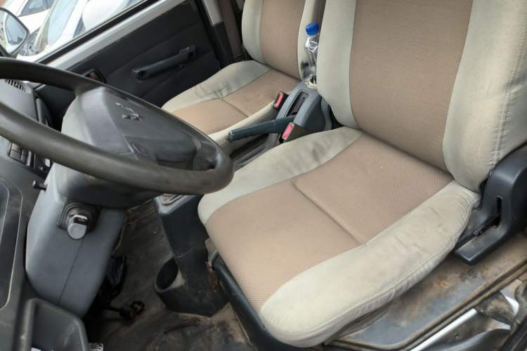 Used Wuling Zhiguang 2010 1.0L New Version Practical Short-Body L2Y Left Front Seat