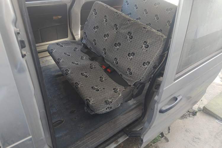 Used Wuling Zhiguang 2010 1.0L New Version Practical Short-Body L2Y Left Rear Seat