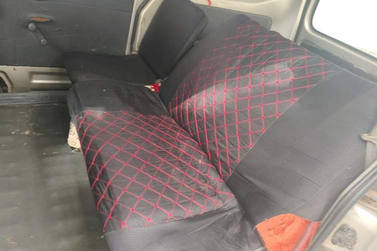 Used Wuling Zhiguang 2010 1.1L New Edition Practical Short-Body LXA Left Rear Seat