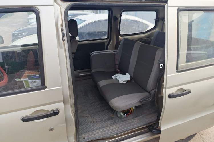 Used Wuling Zhiguang 2010 1.0L New Version Practical Short-Body L2Y Left Rear Seat
