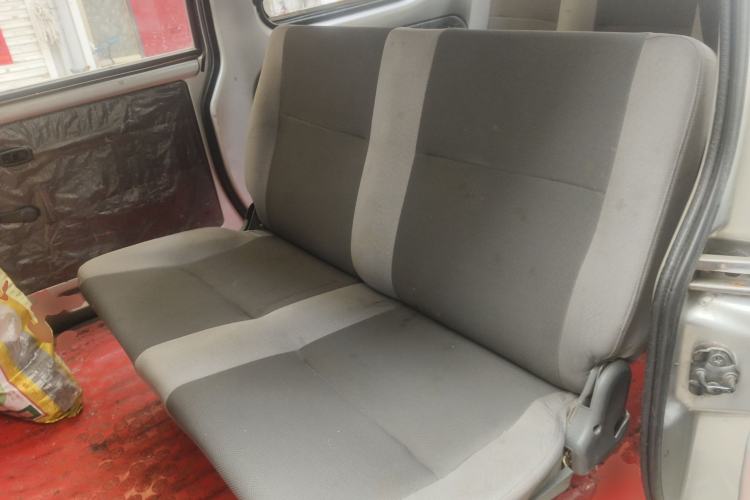 Used Wuling Zhiguang 2010 1.0L New Version Practical Short-Body L2Y Left Rear Seat