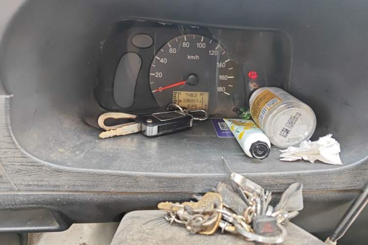 Used Wuling Zhiguang 2010 1.0L New Version Practical Edition with Short Body Odometer Close Up