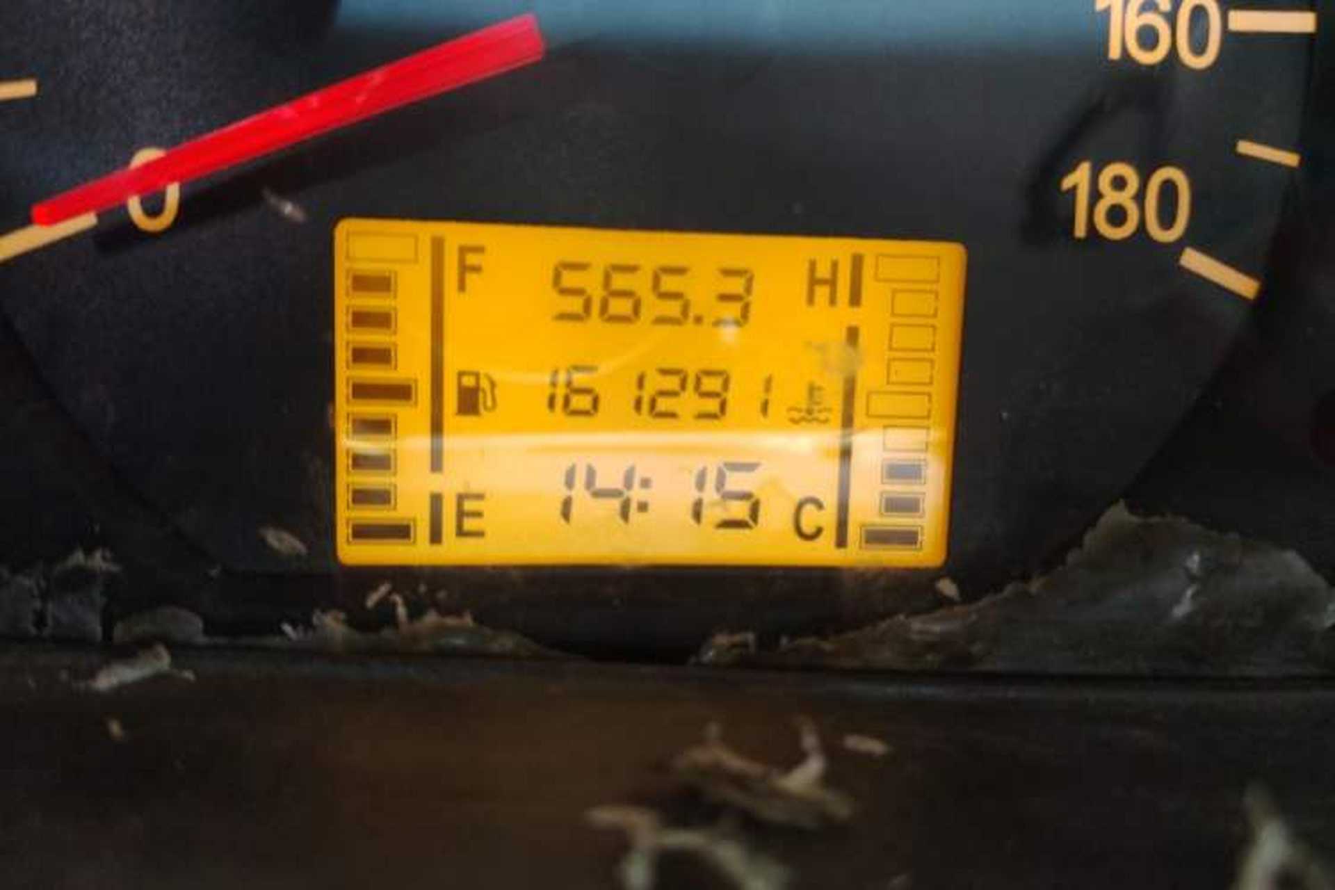 Used Wuling Zhiguang 2010 1.1L New Standard Version I Long Body LXA Odometer Close Up