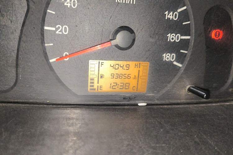 Used Wuling Zhiguang 2010 1.0L New Version Practical Short-Body L2Y Odometer Close Up