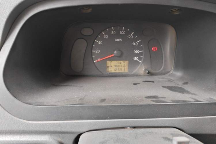 Used Wuling Zhiguang 2010 1.0L New Version Practical Short-Body L2Y Odometer Close Up