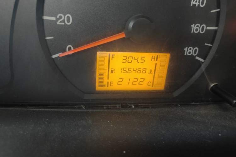 Used Wuling Zhiguang 2010 1.0L New Version Practical Short-Body L2Y Odometer Close Up